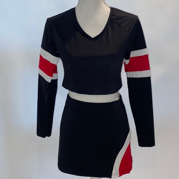 Black and red long sleeve stripe crop top - Picture 2 of 4